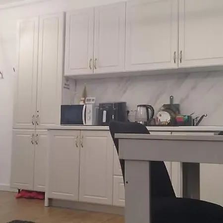 Yvo 18 By Signature *