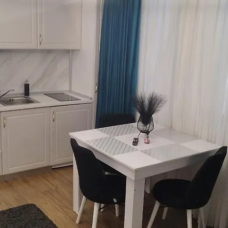 Yvo 18 By Signature 公寓式酒店 *